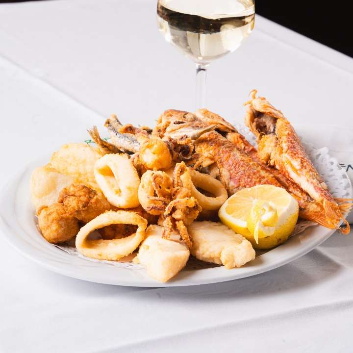 fritura-variada-buendi-narvaez Tronco de bonito en escabeche con cebolla roja y guindilla piparra