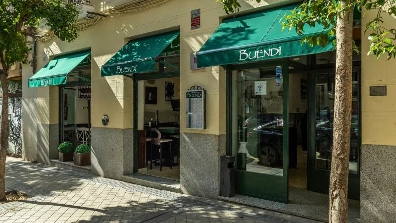 Fachada de La Taberna de Buendi en la calle Doctor Castelo, Madrid